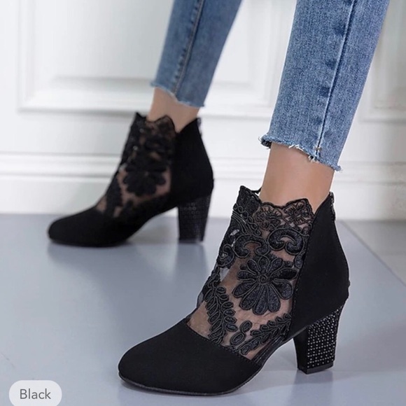 NWOB Womens Black Embroidered Lace Victorian Style Zip Up Booties Size 8.5 - Picture 2 of 13